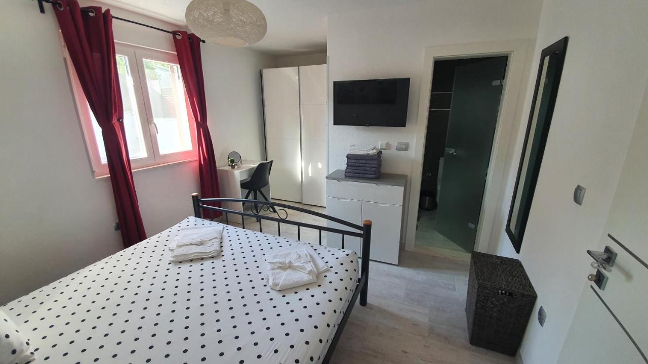 Villa Fides With Private Pool, Garden And Sea View Kaštel Novi 외부 사진