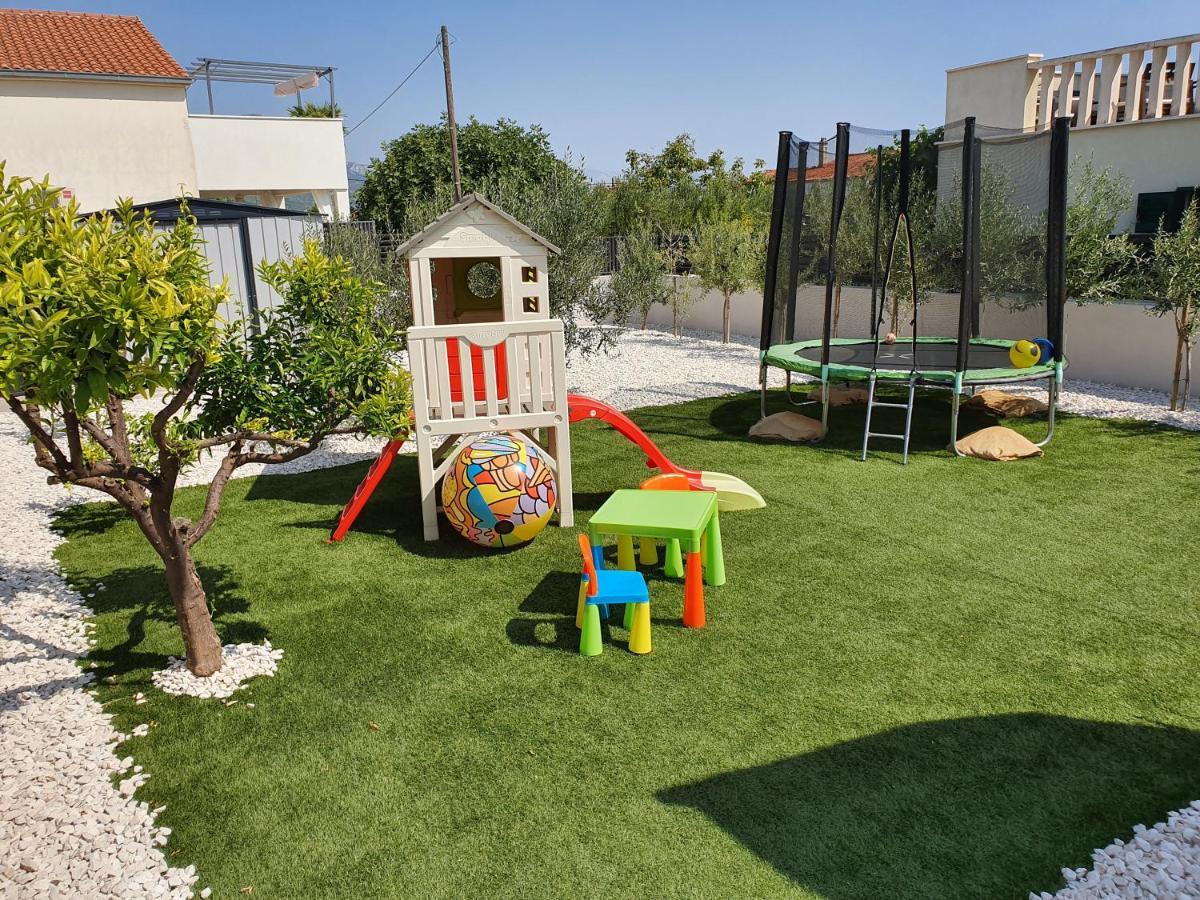 Villa Fides With Private Pool, Garden And Sea View Kaštel Novi 외부 사진
