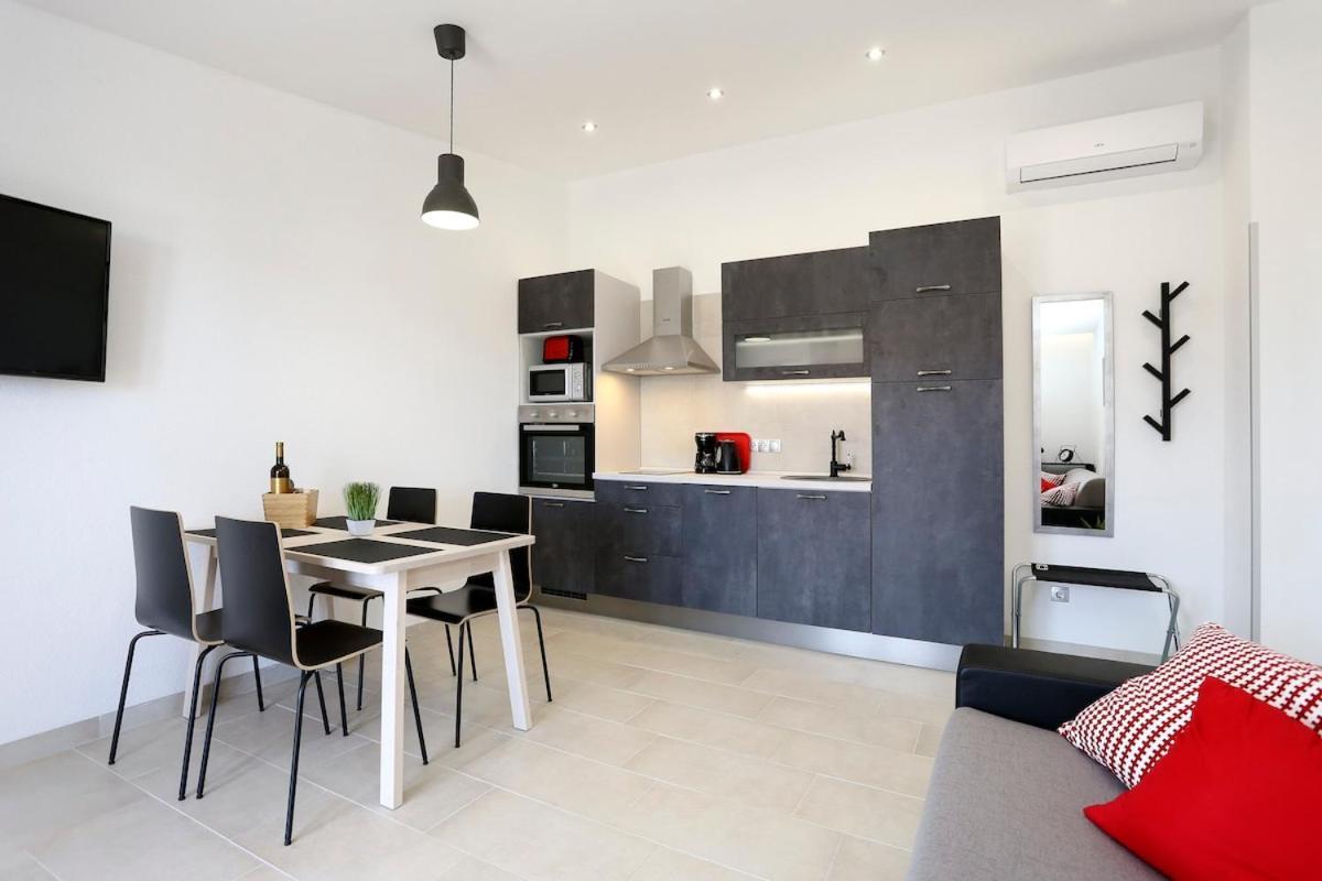 Villa Fides With Private Pool, Garden And Sea View Kaštel Novi 외부 사진