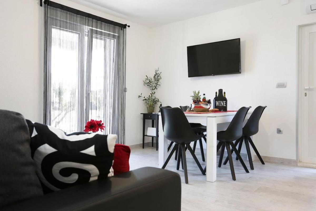 Villa Fides With Private Pool, Garden And Sea View Kaštel Novi 외부 사진
