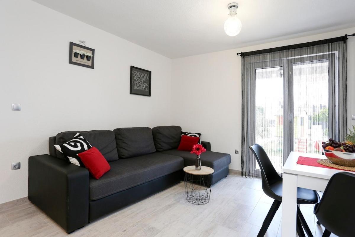 Villa Fides With Private Pool, Garden And Sea View Kaštel Novi 외부 사진